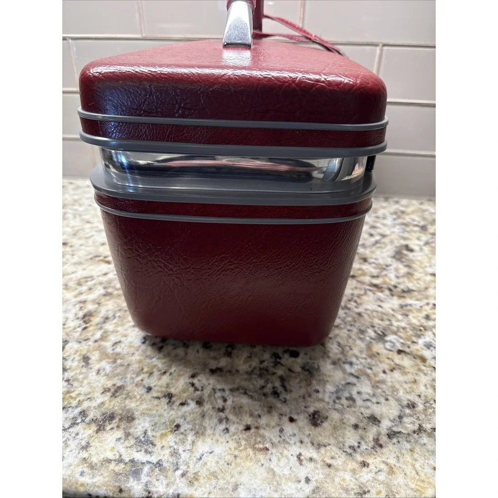 Vtg Samsonite Silhouette Train Case W/ Key & MakeUp bag Hardshell Luggage Maroon